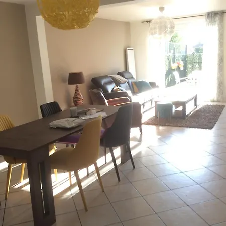 Chambre Privee Dans Maison En Colocation Homestay Roissy-en-France